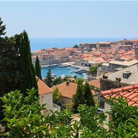 2-Bedroom Sea view Apartment with jacuzzi and Dubrovnik old town views, Sleeps 4